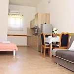 Studio Apartman Zara Apartment *