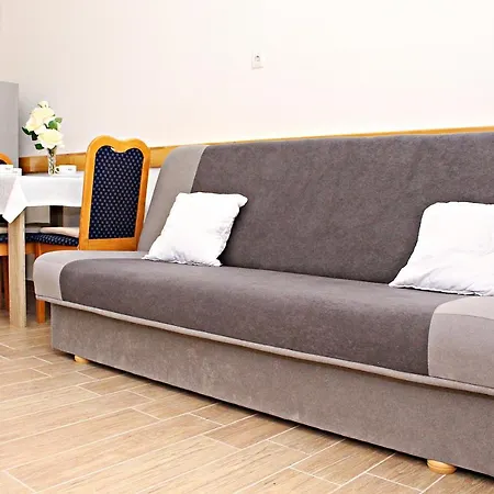 Apartment Studio Apartman Zara