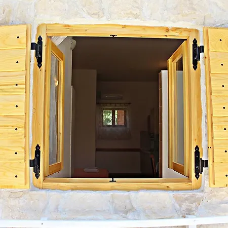 Studio Apartman Zara *