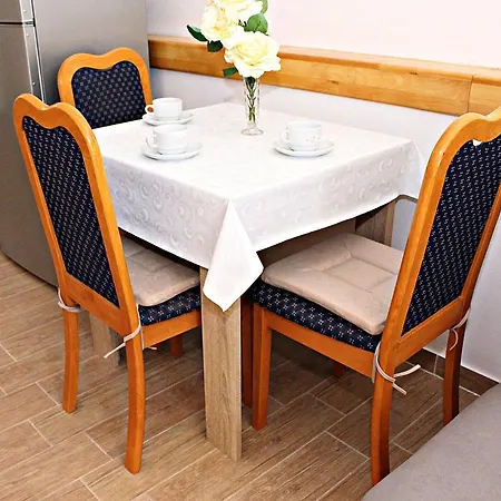 Apartment Studio Apartman Zara