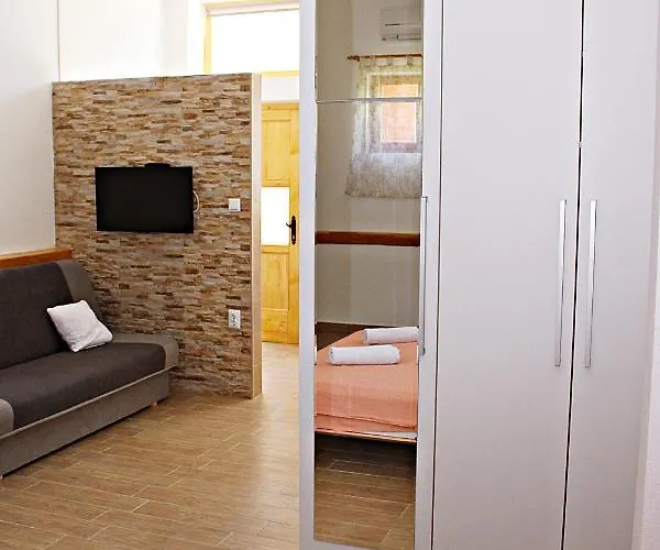 Studio Apartman Zara Ζαντάρ