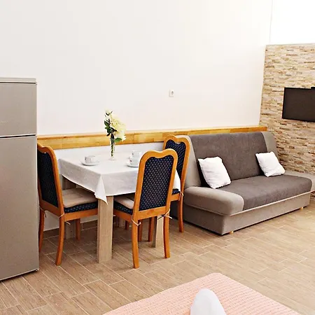 Studio Apartman Zara *